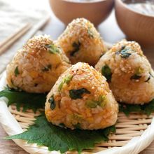 【キムチ入りたぬきおにぎり】辛うま！混ぜるだけ5分で完成！