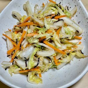 kamochiの作ってみた!投稿(抱えて食べたい♪『梅塩昆布 de やみつき♡白菜サラダ』)