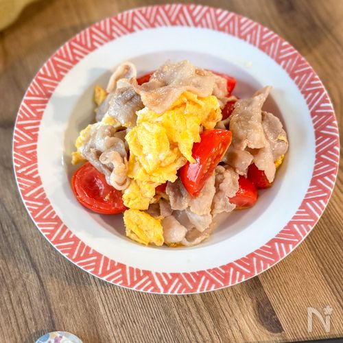 すぐできる！《豚肉とトマトの卵炒め》