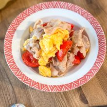すぐできる!《豚肉とトマトの卵炒め》
