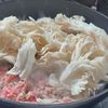 秋の簡単副菜【舞茸とひき肉の麺つゆバターガーリックソテー】の工程3