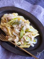 重ねるだけで簡単に!新たまねぎとツナのワンパンチーズパスタ