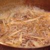 煮込み10分！頬張りたくなる牛すき月見丼の工程3