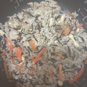 まぁちゃんの作ってみた!投稿(【ひじきとツナの炊き込みご飯】栄養満点◎入れて待つだけ！)