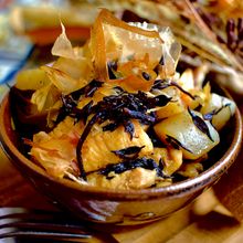 ＼さっぱり味染み／ワンパン10分【鶏むねとひじきの酸っぱ煮】