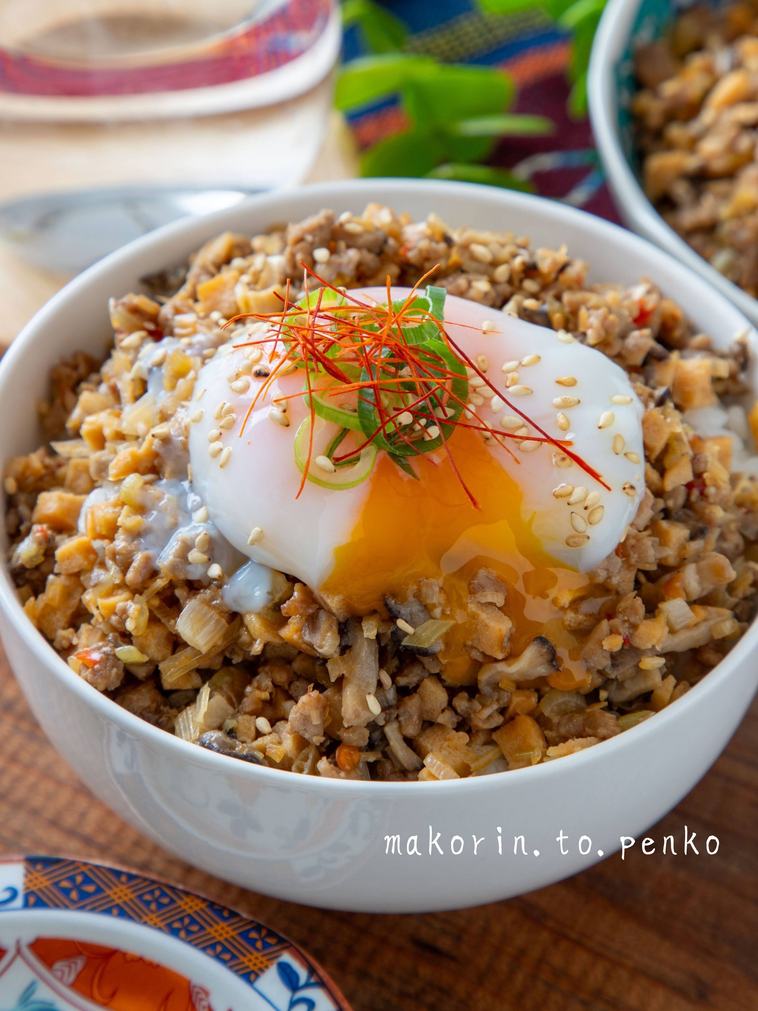 ガッツリでも罪悪感0！高野豆腐と椎茸の極旨中華ネギ肉そぼろ丼