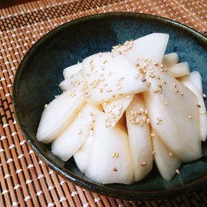 こまりこ😃の作ってみた!投稿(すぐ食べられる！無限かぶ♡牡蠣だし醤油でかぶの漬物)