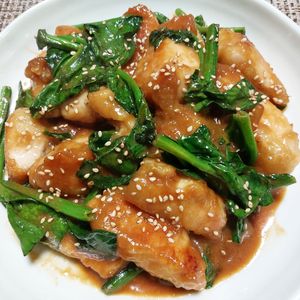 よっこの作ってみた!投稿(【ほうれん草とごまみそチキン】鶏むねしっとり♡ご飯進む♡)