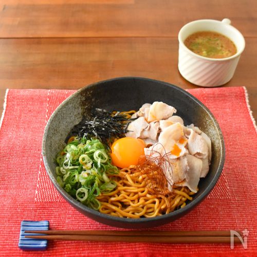 醤油豚骨まぜそば