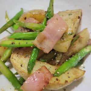 1バーバミーの作ってみた!投稿(アスパラのおつまみジャーマンポテト【醤油で香ばし♪旬野菜】)