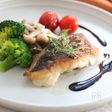 身はふっくら皮はパリッと！白身魚のポワレ　バルサミコソース
