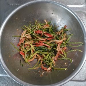 KUMIKOの作ってみた!投稿(豆苗とカニカマの胡麻和え♩シンプル副菜！材料2つ！調味料3つ)