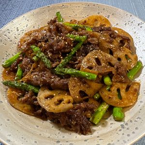 楽ラク手抜キッチン🐶🐾の作ってみた!投稿(『牛肉とアスパラとれんこんの中華炒め』食感楽しむ♡春おかず♪)