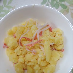 KUMIKOの作ってみた!投稿(レンジで簡単！じゃがいもとカニカマのレモンマヨサラダ)