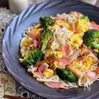 旨あじ♪ブロッコリーとベーコンのそうめんチャンプルー