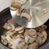 【ズボラチキンピラフ】入れて放置で簡単美味い。の工程1