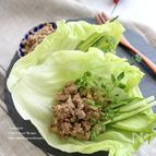 肉みそのレタス巻き