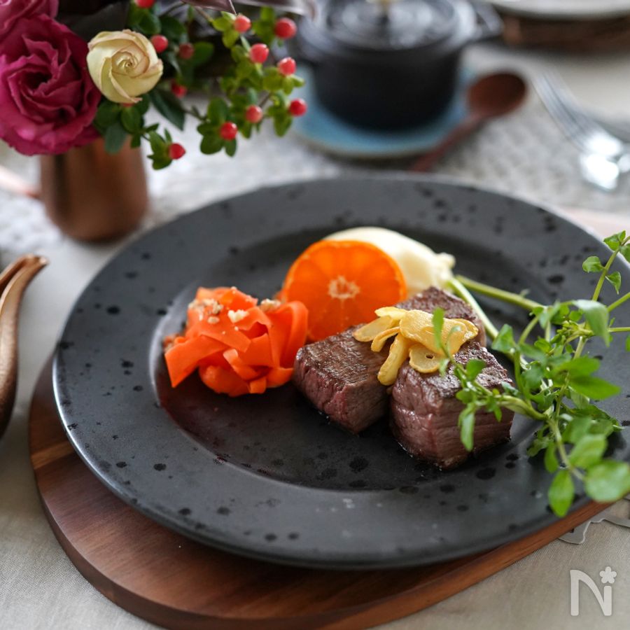 フランクステーキのクリーミーペッパーコーンソース添え レシピ