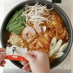 簡単！うまからっ！辛ラーメンで作る「辛プデチゲ」 | レシピサイトNadia