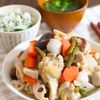 白だしで彩り豊か♪鶏手羽元と野菜の簡単煮