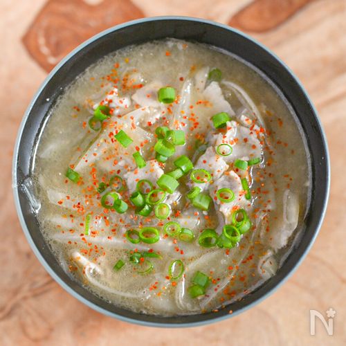 根菜ふたつだけでもおいしい！大根とゴボウの豚汁