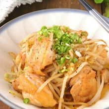 もやしがシャキ旨♪鶏肉のガーリック醤油炒め