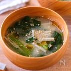 【ほうれん草とえのきのごま味噌汁】ごまの風味がおいしい♪