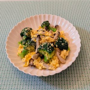 𝔂𝓾𝓶𝓲🍓の作ってみた!投稿(ブロッコリーと卵のスタミナ塩炒め)