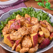 さつまいもと鶏むね肉の甘辛ごまマヨ炒め│ほっこり満足秋おかず