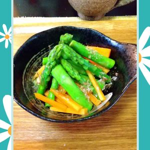 チョロリスの作ってみた!投稿(【アスパラと人参の白いおひたし】春の簡単副菜！浸すだけ♪)