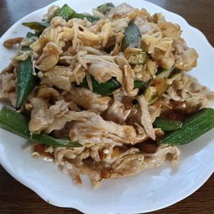 ぽぽペの作ってみた!投稿(簡単ワンパン【豚こまとオクラとえのきの梅ぽん炒め】さっぱり♪)
