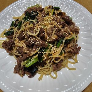 ナムディの作ってみた!投稿(ビールが欲しくなる！【牛肉と小松菜の辛焼きそば】)