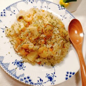 AKARI☆の作ってみた!投稿(【炊飯器で簡単♪ガーリック海老ピラフ】夏休みランチに♡︎)