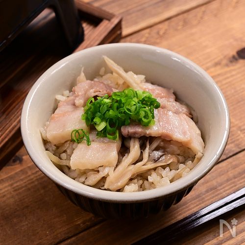 味付けしっかり「豚バラの味噌漬け釜飯」