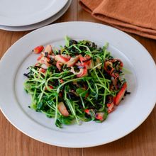 【炒め時間1分】味付け不要！豆苗とカニカマの旨コク塩昆布炒め