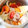 『鶏肉とパプリカのさっぱりコンソメ煮』の工程3