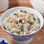 ごま香る梅しらすわかめごはん│冷めてもおいしい！冷凍貯金OK