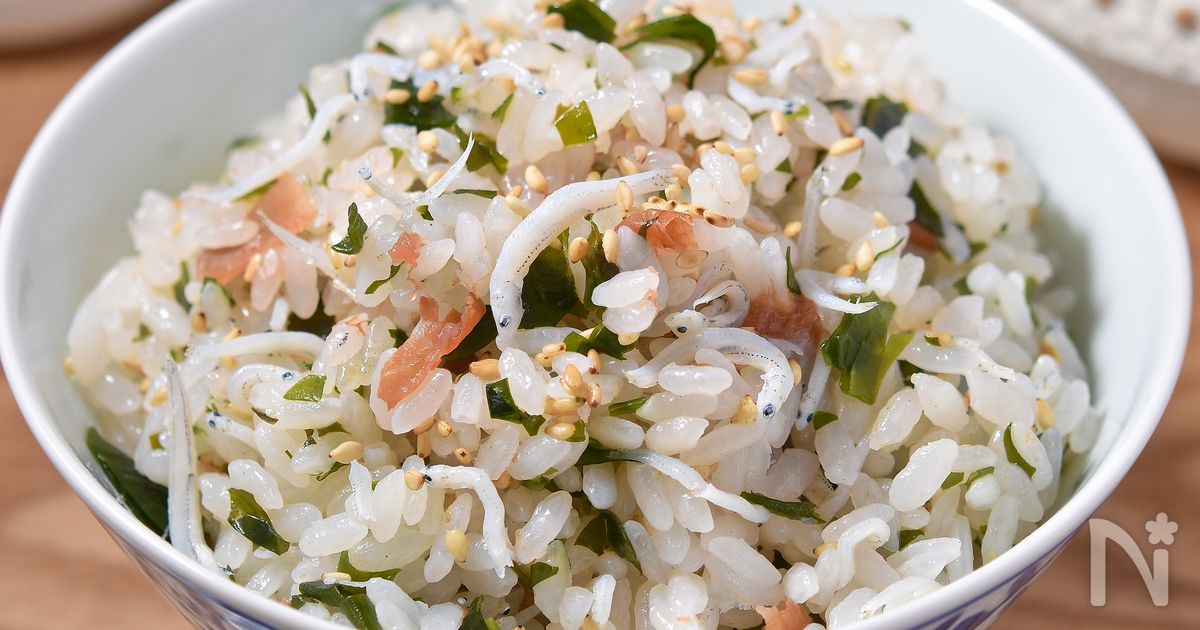 ごま香る梅しらすわかめごはん│冷めてもおいしい！冷凍貯金OK