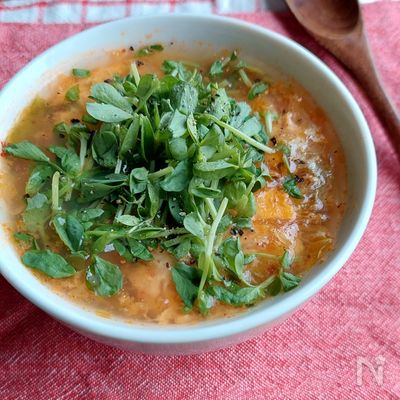 レンジでできる!豆苗とキムチのチゲ風スープ