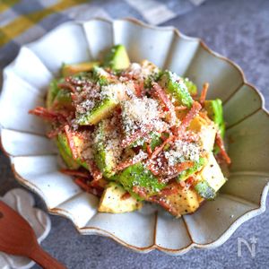 アボカドとカリカリベーコンのガリぽんサラダ | レシピサイトNadia