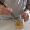 【卵焼きバリエ】お弁当に！卵1個でインゲンと黒ごまの卵焼きの工程1