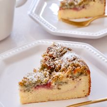 生クリームなしでも絶品♡いちごと紅茶のクランブルチーズケーキ