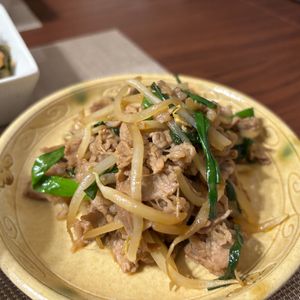 あすこの作ってみた!投稿(【牛ニラもやしのオイスター炒め】夫絶賛の簡単中華♪)
