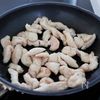 『鶏むね肉とピーマンの青椒肉絲』材料2つ‼︎むね肉やわらか♡の工程2