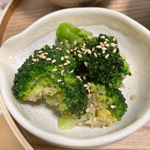 Natsukoの作ってみた!投稿(【丸ごとブロッコリーのさっぱりごま和え】やみつきになる♪)