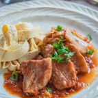 豆腐干と豚バラ肉、白菜のトマト煮込み