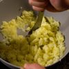 外はカリっ中はモチモチ!手が止まらないモチモチポテトの工程3