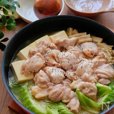 鶏肉とキャベツと豆腐とえのきの無水蒸し煮鍋
