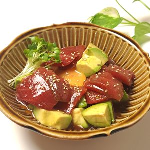 とのちゃまの作ってみた!投稿(【アボカドマグロ卵黄ユッケ】韓国おつまみ☆漬けだれが絶品♪)