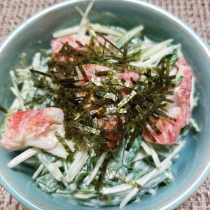 よっこの作ってみた!投稿(ゴロっとカニカマと水菜の和風わさびマヨネーズ和え😘🍶)